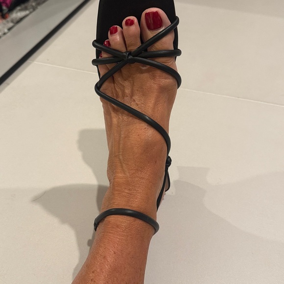 Dolce Vita Black Strappy Kitten Heels Size 9 NEVER WORN - Picture 8 of 10